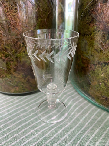 Magnolia Etched Clear Wine Glass